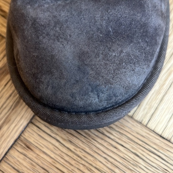 Chocolate Alber UGGs with Zipper (Size 6) - Picture 6 of 16